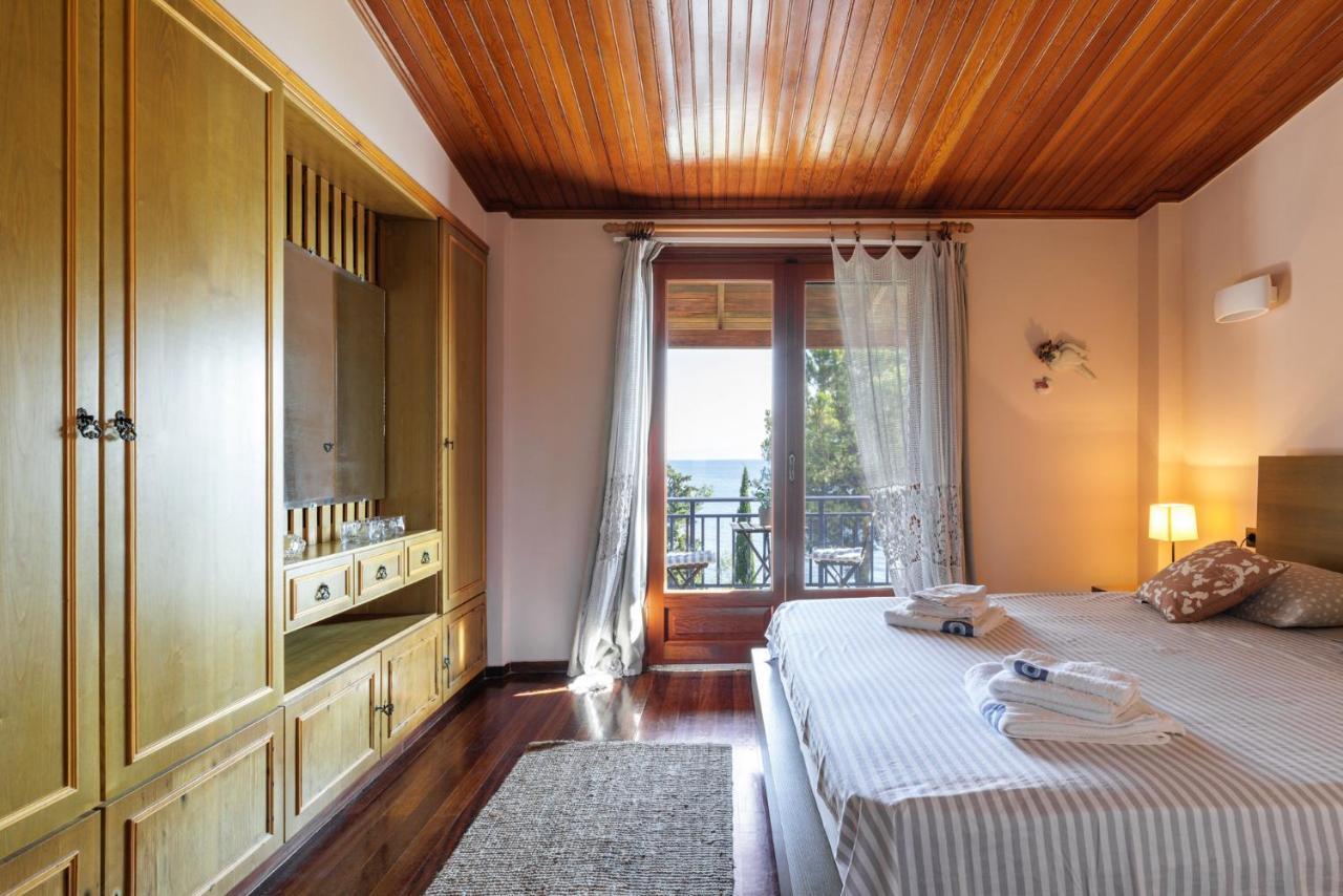 Luna Villa Private Beach 네아 이라클리아 외부 사진