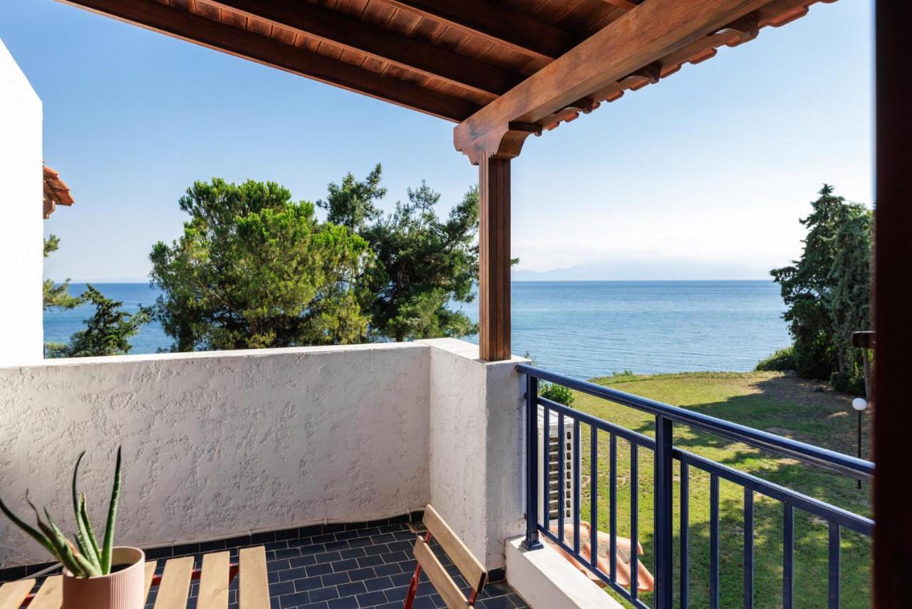 Luna Villa Private Beach 네아 이라클리아 외부 사진